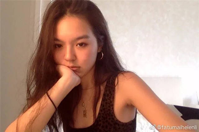 李咏女儿近照曝光,身在美国留学,和章泽天是校友