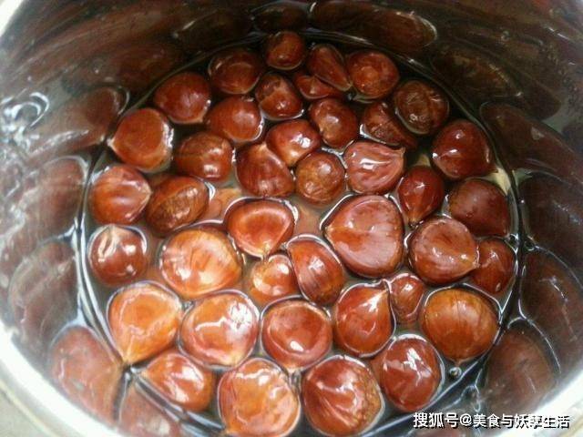 怎么煮板栗要煮多久 7bf2a49c5dc2443bb2e2da67c3beeb1e.jpeg