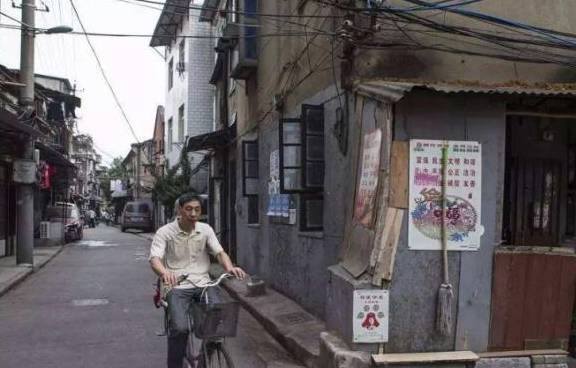 杭州这么小经济总量_杭州经济职业技术学校(3)