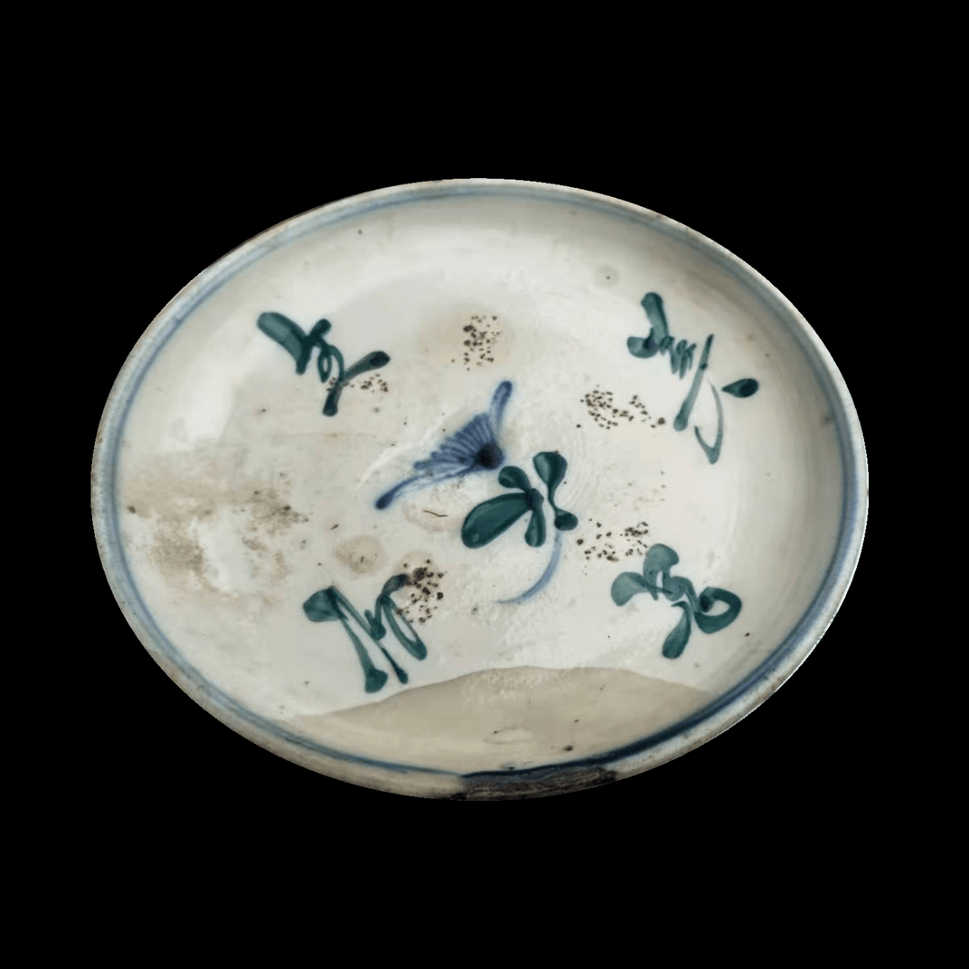 青花瓷(blue and white porcelain,又称白地青花瓷,常简称青花,是