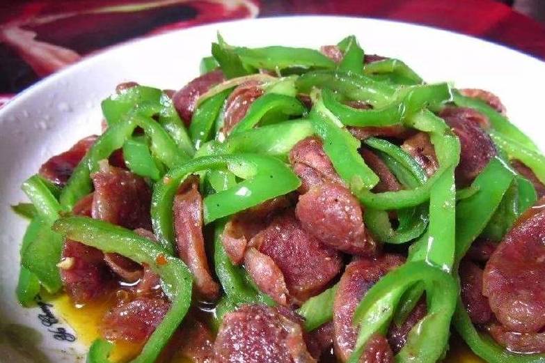 怎样做腊肠炒青椒 bd33ce05df5b403ba93273a6eb89fda7.jpeg