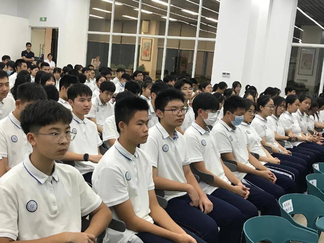 我们动真格的—深圳市中新中学期中考试表彰大会