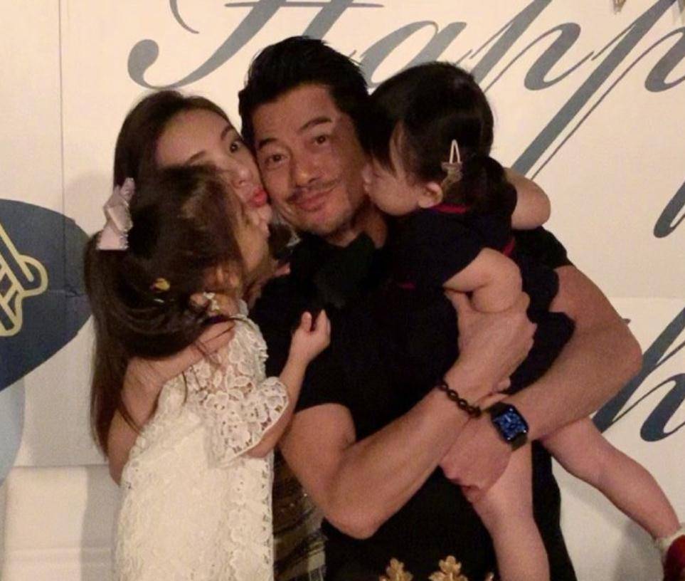 方媛郭富城逛街视频 bef4d11e12ca4b218216caab3b3a017b.jpeg