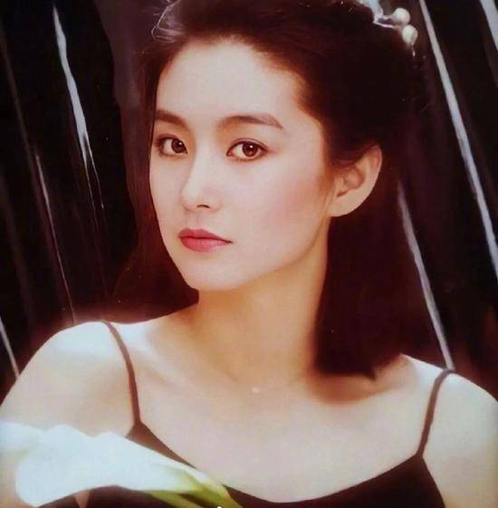 林青霞微博晒旧照 这不是30年前的钟楚曦和倪妮吗