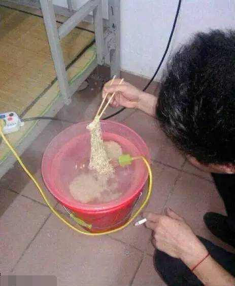 晚上几点洗漱合适 f5775a2038054a2c893a02f3ce30d51a.jpeg