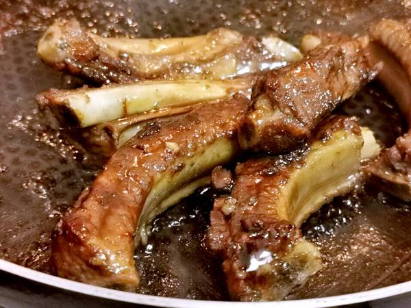 不粘锅可以炖排骨吗 0ab5b78cd1de4ae9a70c0780808e44cb.jpeg