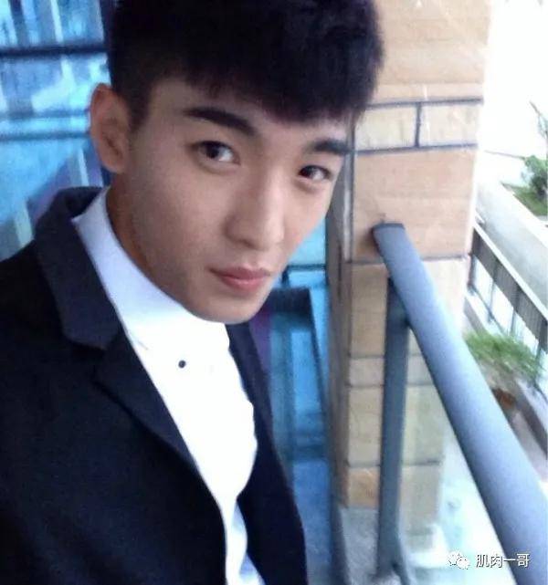 190cm北京男模肌肉照疯传,这也太撩了吧