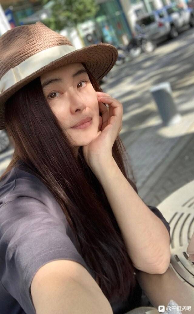 53岁王祖贤近照疯传!网友叹到:都没变化
