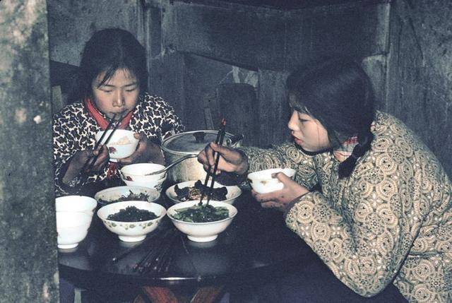 70年代中国老照片:那时饭菜简单,最后一张令人心酸