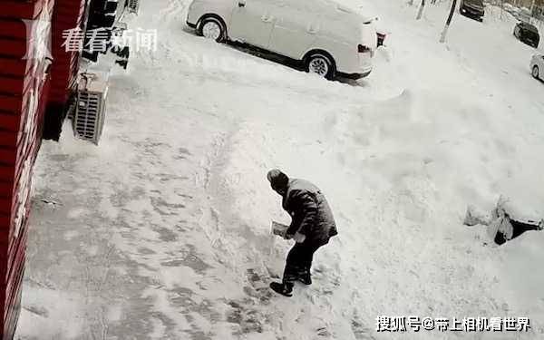  . 餐厅老板每天为拾荒老人留饭 大雪后的一幕让她泪崩（图）