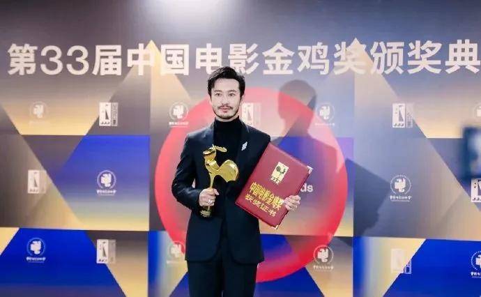 笑了、哭了、意外得奖了、创造历史了!这届“小年”金鸡,绝了