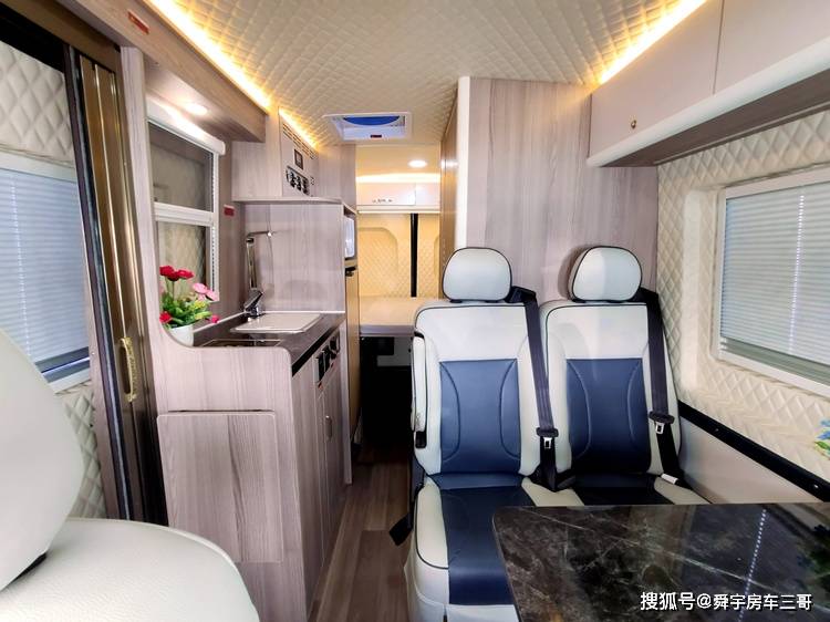 上汽大通V90自动挡房车，强悍霸气-搜狐大视野-搜狐新闻