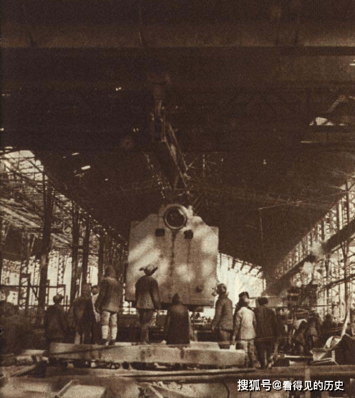 老照片 1952年的鞍山钢铁厂 热火朝天的建设场面_鞍钢