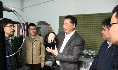 华科大的创新研究院聚集青年才俊，基础科研扩