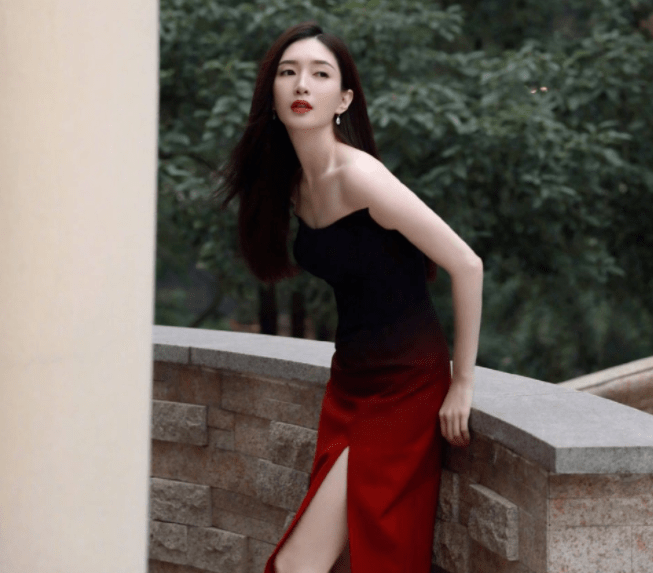 尴尬！江疏影秀好身材，自称饿到无力的她，被