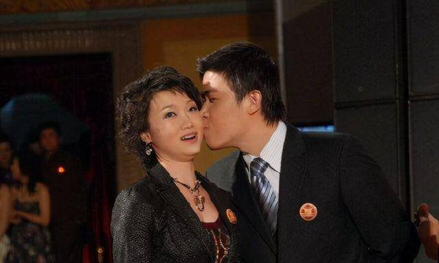 广东南方卫视一姐陈星,广东地区最红女主持人之一,丈夫是张海宁