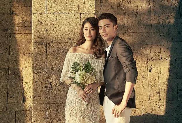 林心如女儿用的是黄金碗喝鱼翅粥,李湘女儿穿