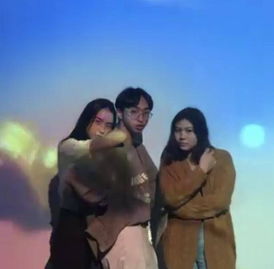 伊能静儿子祝贺朋友脱单,化浓妆扎双丸子头,穿女装辣眼睛!