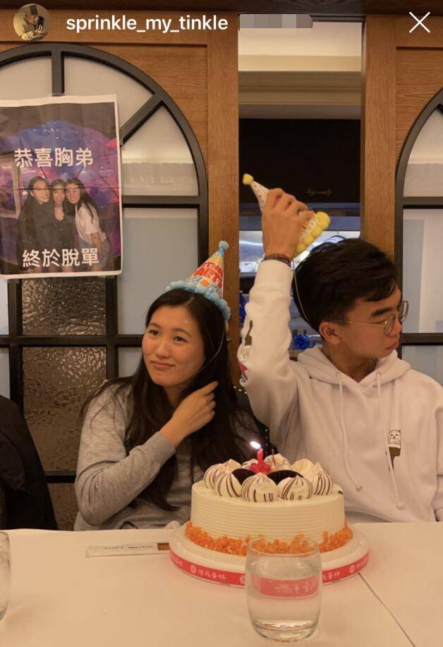 伊能静儿子祝贺朋友脱单,化浓妆扎双丸子头,穿女装辣眼睛!