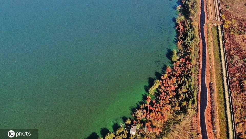 云南江川星云湖 天蓝水碧波光远