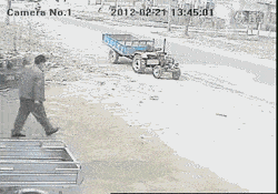 他还是一声不响的喝酒,我再劝:夫妻没有不吵架的,话说开就没事了.