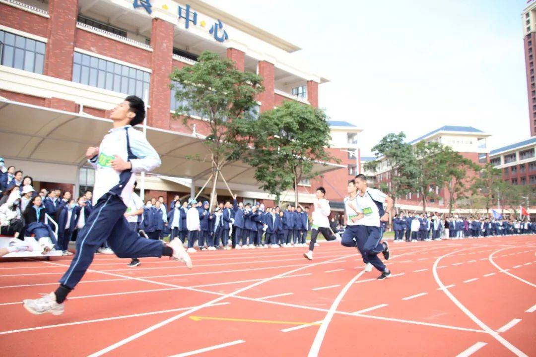 运动点燃激情青春向阳奔跑肇庆华附中学部第一届田径运动会