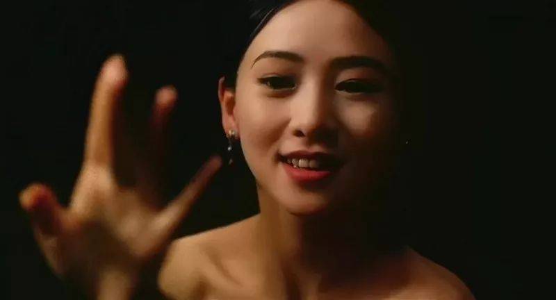她是「頂級女神」，遭王晶設圈套拍風月片，52歲活成眾人的夢想 娛樂八卦吃瓜 第4张