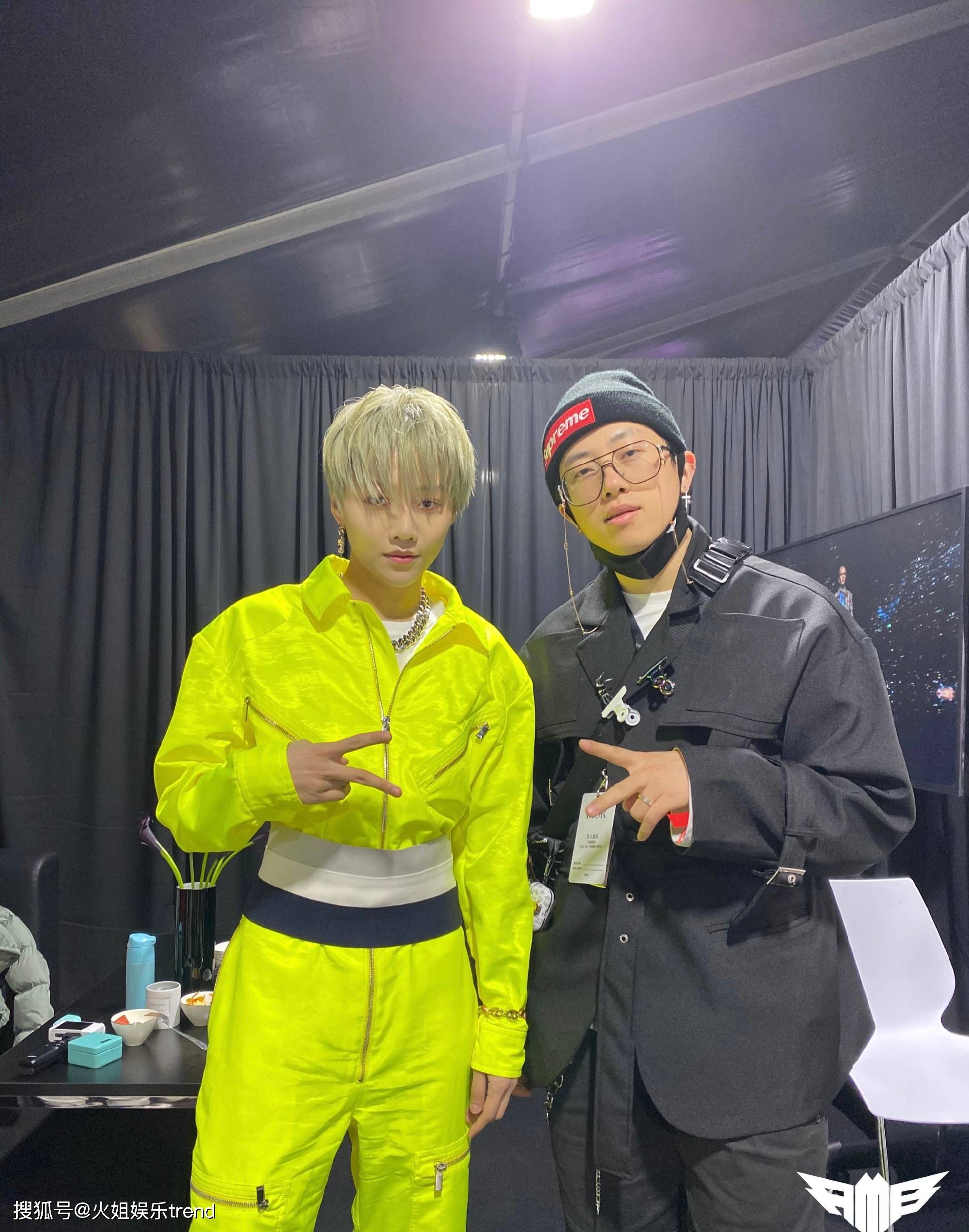 十三行男装直播 53605bb052ff48959ed7d85d4c0fd35a.jpeg