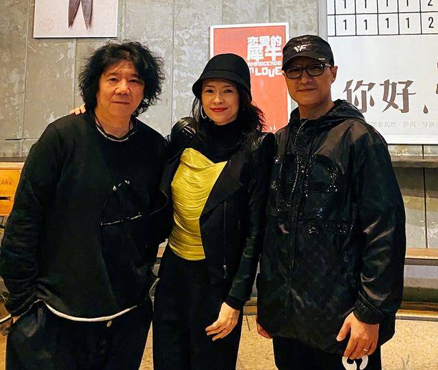 章子怡领女儿逛街,汪峰跟后无交流似甩手掌柜