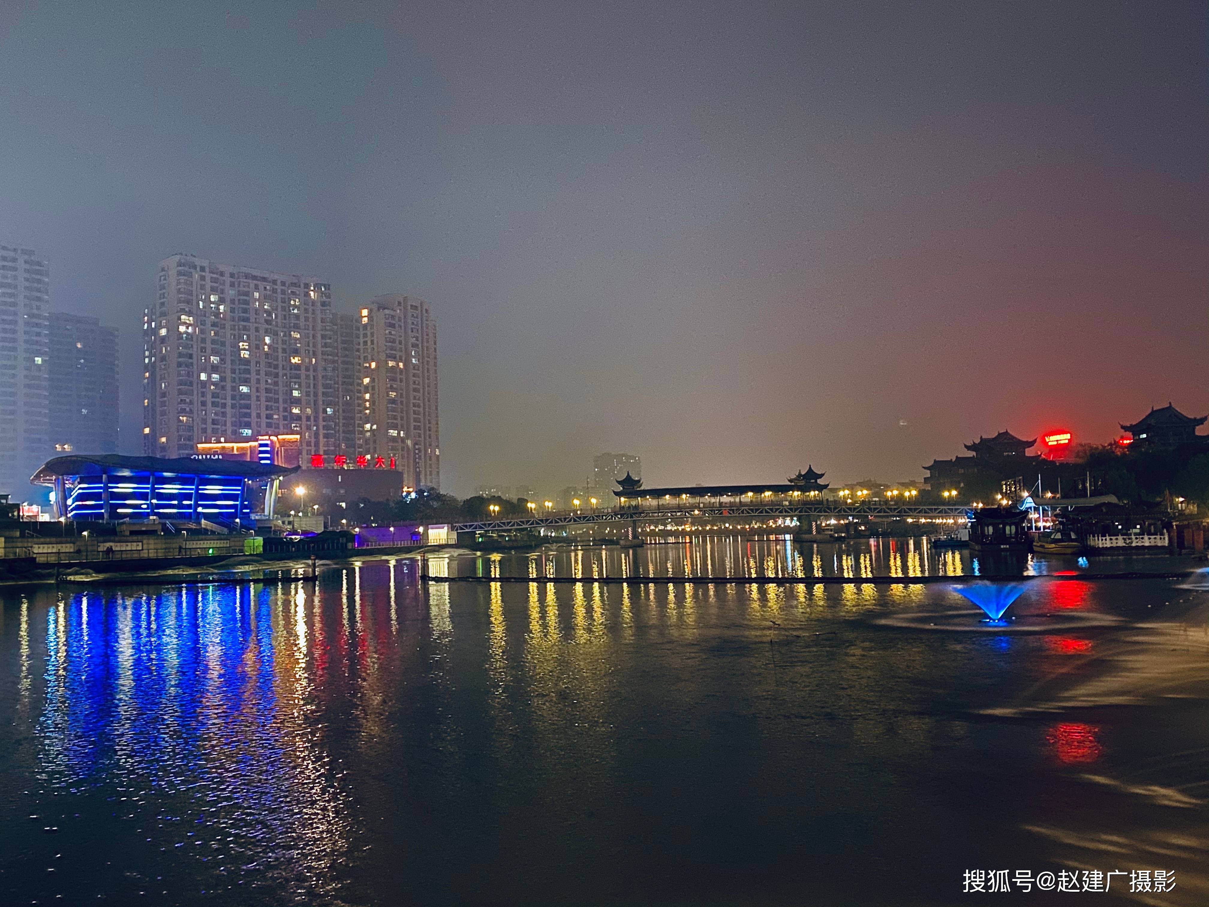 湖州河边赏夜景