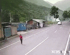 搞笑gif段子:孩子,不好好吃药,这种办法真好用.