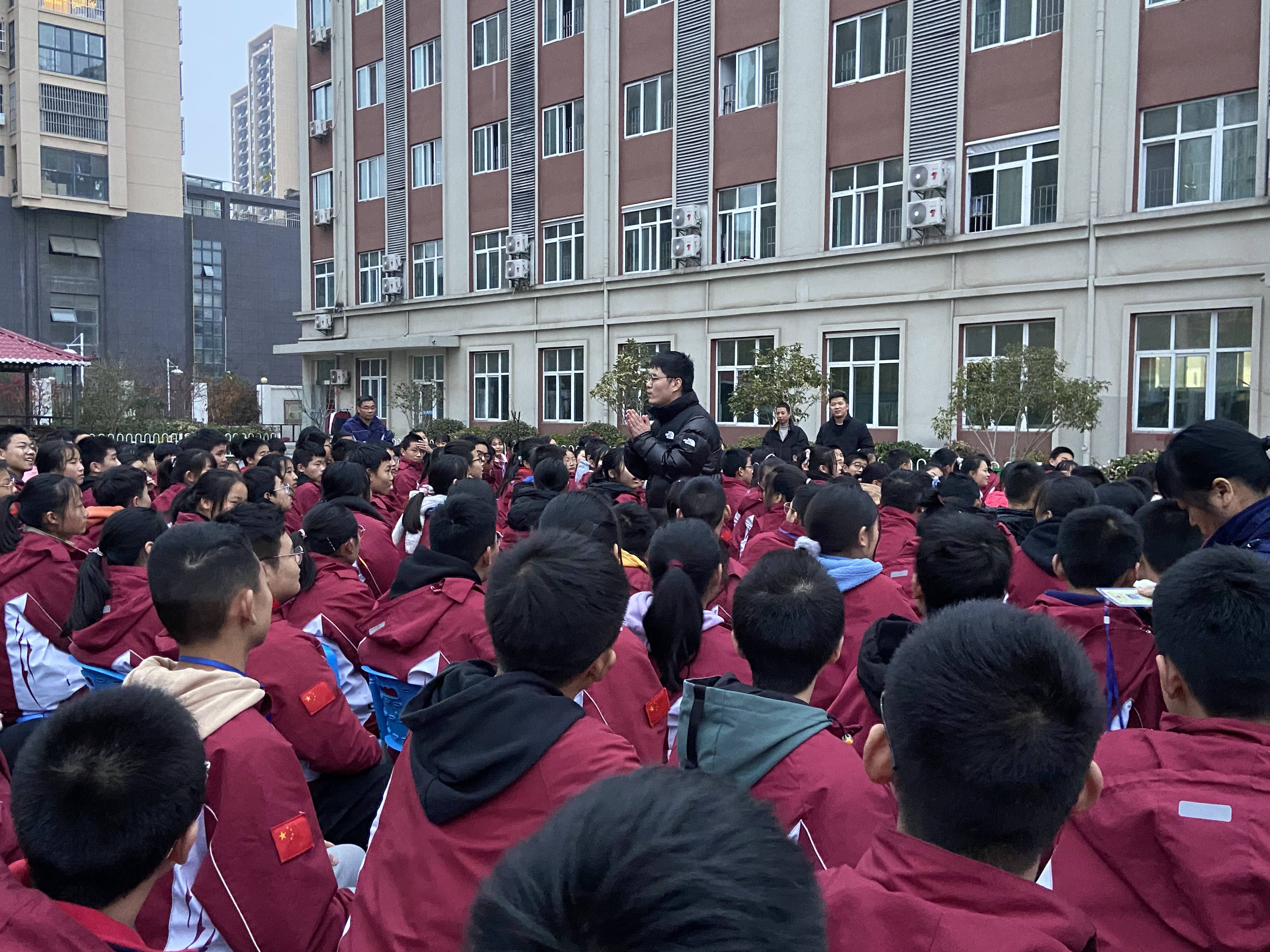 淮安市翔宇中学举行"纪念12.9,唱红歌比赛"活动