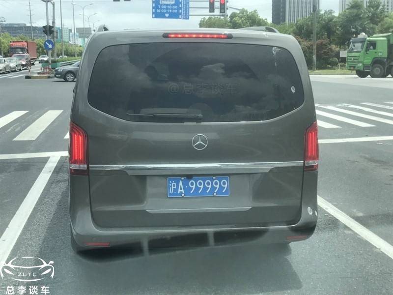 原上海品牌99999,车牌估值500多万,这些漂亮的名字都上什么车?