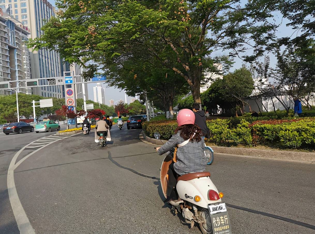 冬天来了,电动车怎么骑跑更远,老师傅:学会这4招,多骑10公里