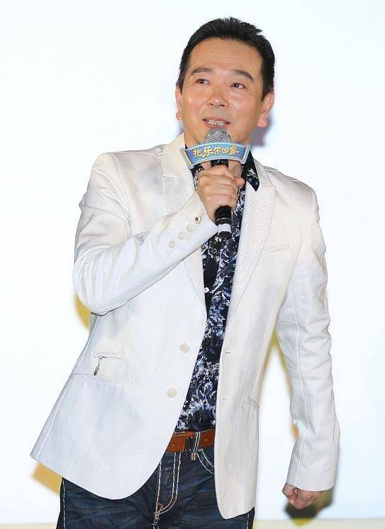 著名演员张晨光为了娶她,连送4年玫瑰花,为生子做试管
