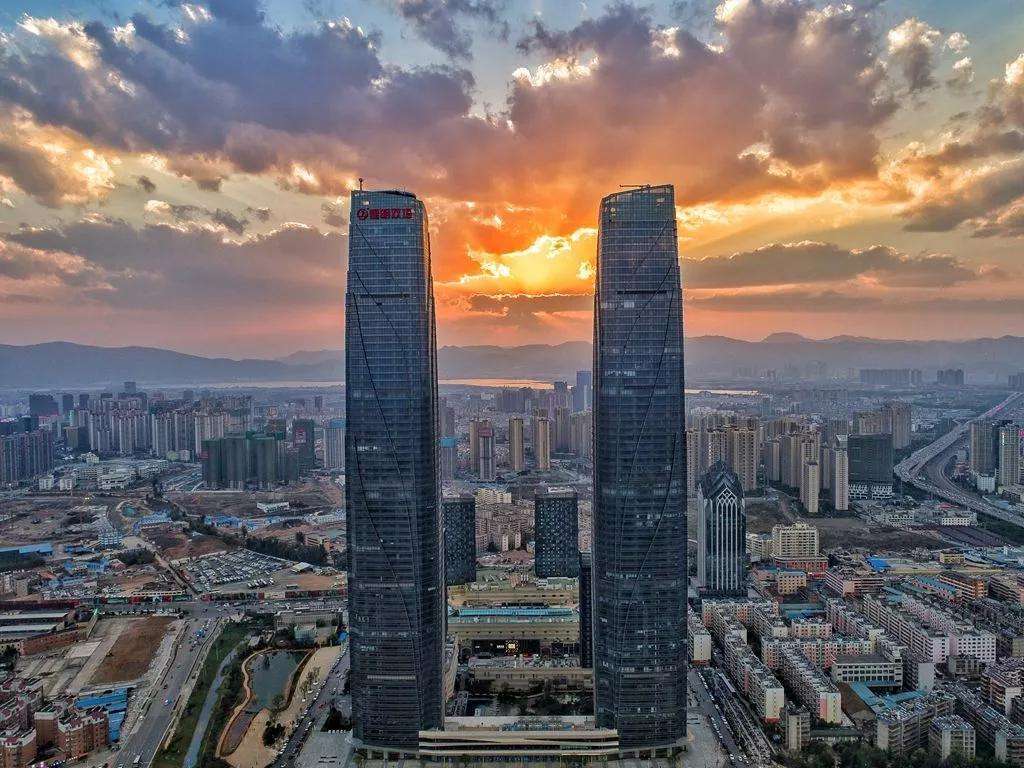 昆明的经济总量_昆明经济管理学院图片