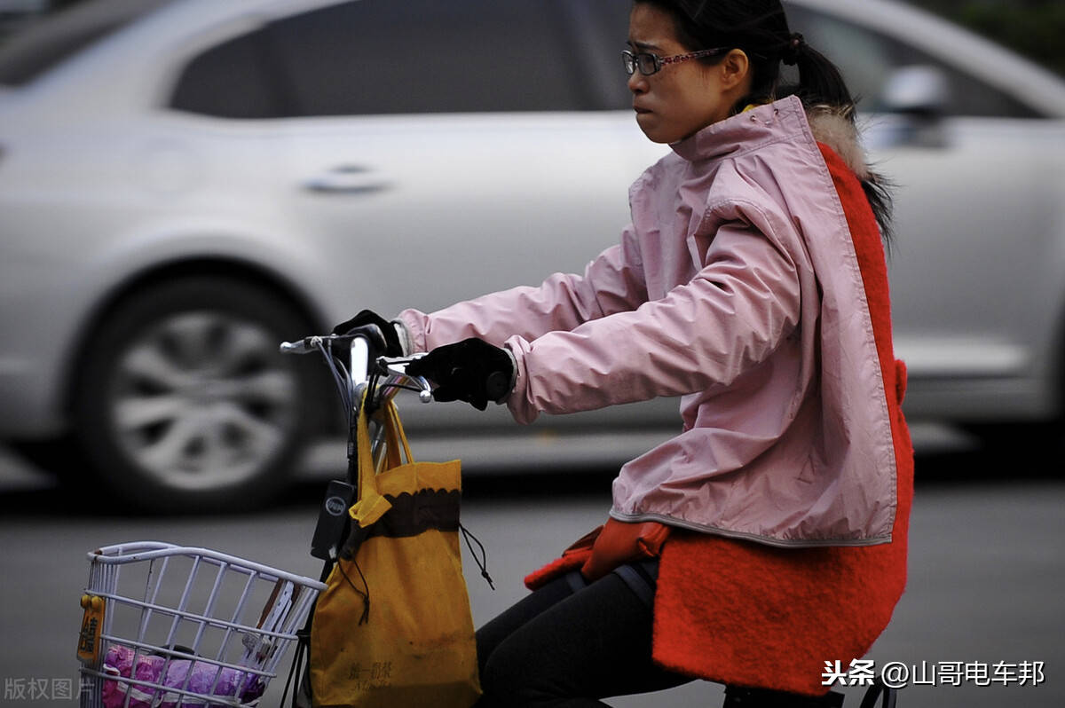 大家冬天骑电动车保暖方式都是错的?怎么做才是对的