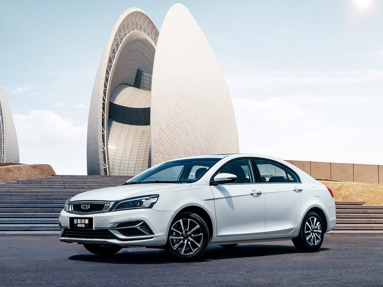 国产最省油汽车排行榜_最省油最耐用的代步车国产车最省油的轿车(2)