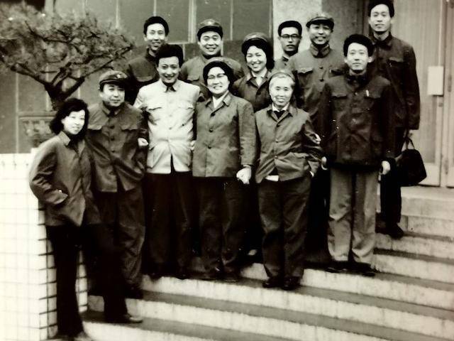 难忘当年北京战友歌舞团几位著名歌唱家在济南的一张同框照