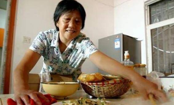 肚子吃饭的时候突然痛怎么办 d9f03e32d62c4685a6357b95cfe46fca.jpeg