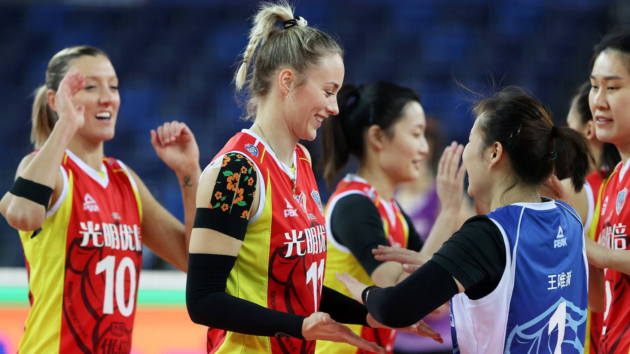 
女排超级联赛三四名决赛：上海女排再胜恒大 获得联赛第三名-ROR体育