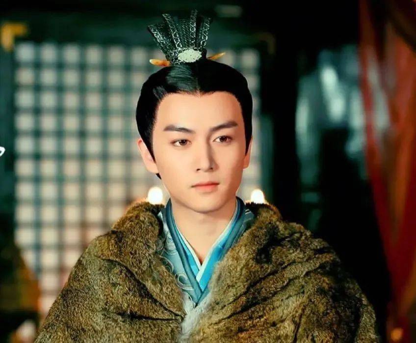 刘亦菲时隔14年再演古装剧，粉丝不满男主陈晓，