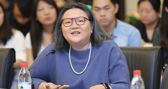 洪晃:一生不羁爱自由,历经四段婚姻,真正的"名门痞女"