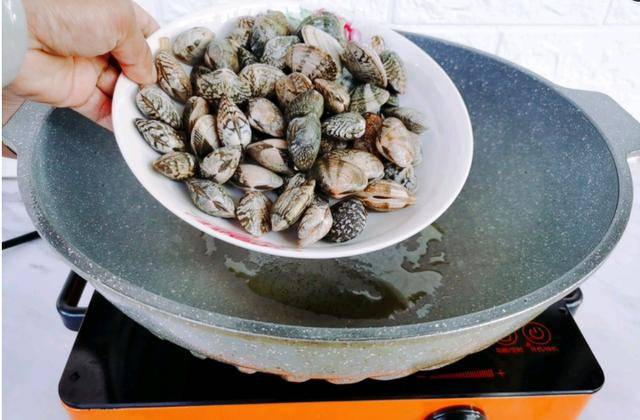 什么时候的花蛤好吃 95e303340c8744e7b1ea3d50bbffebd8.jpeg