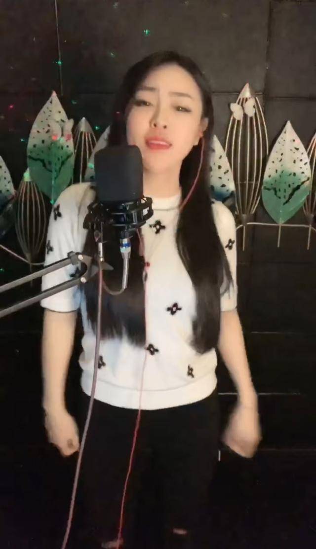 相反,洋仔应该感谢王琪和亚男,如果没有王琪的这首《可可