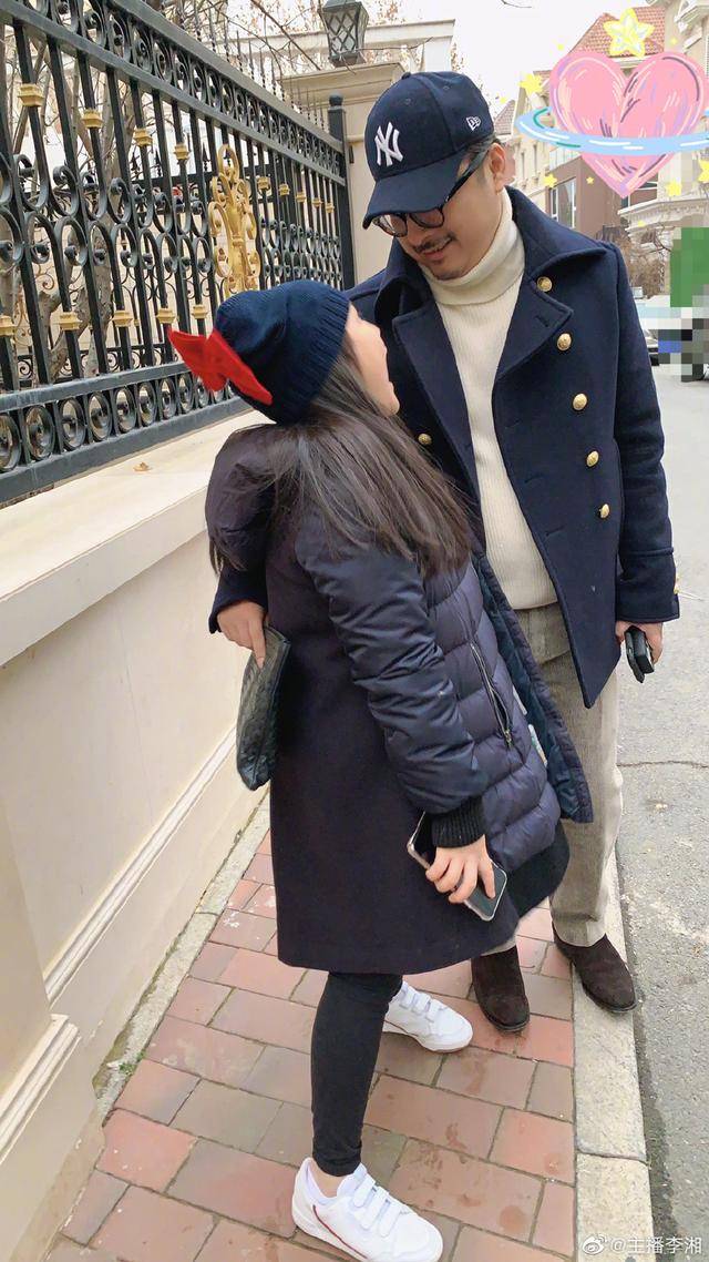 李湘晒老公女儿近照，11岁王诗龄身高到爸爸下巴