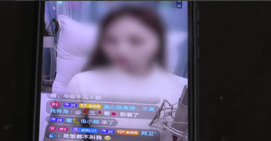 这是真爱借工友钱打赏女主播被捕后还拜托民警