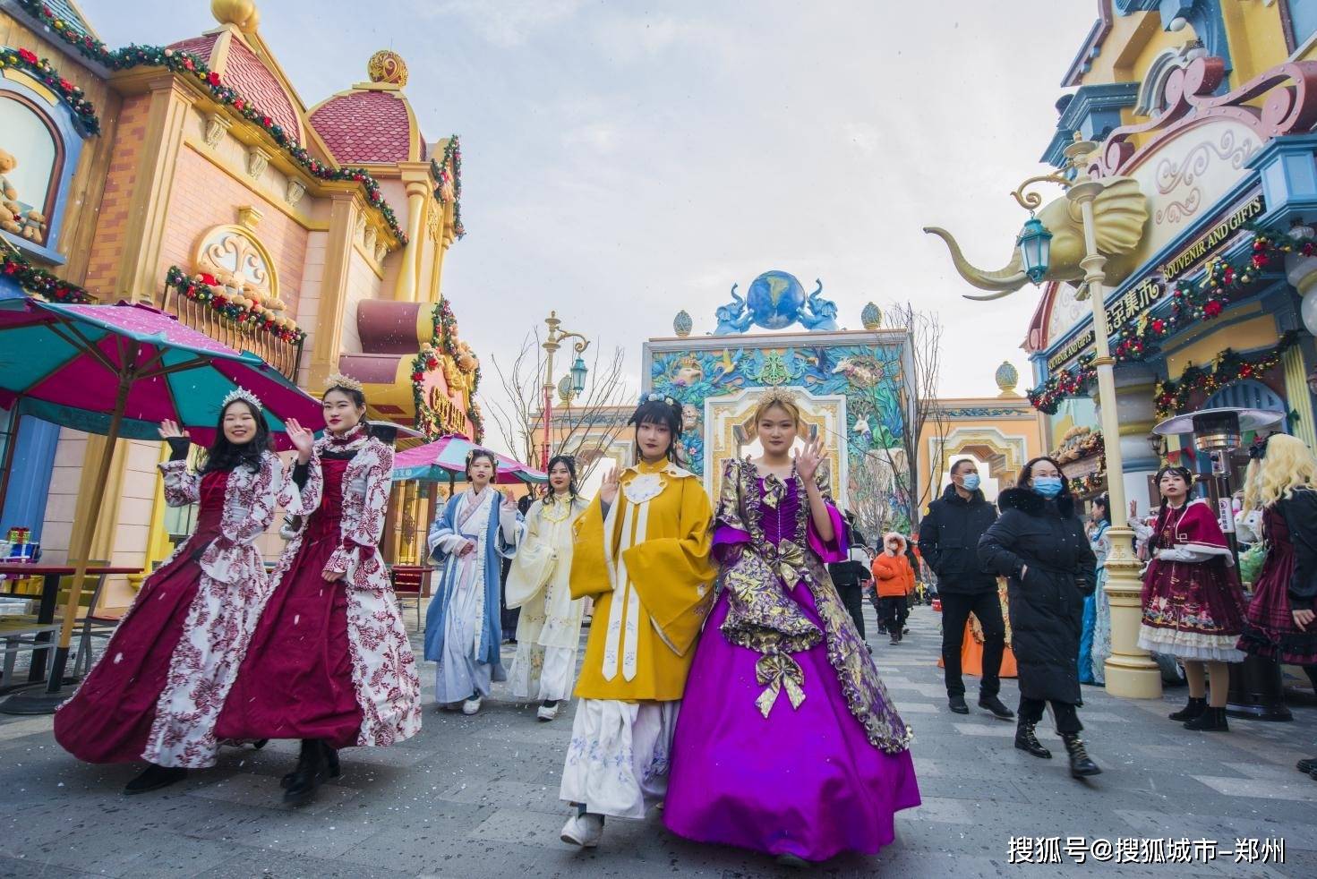 银基童话狂欢节璀璨开启，“点亮”郑州夜经济