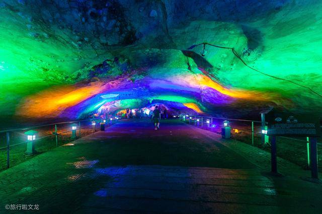 安徽蓬莱仙洞，有着9000多万年历史，外看漆黑进去别有洞天