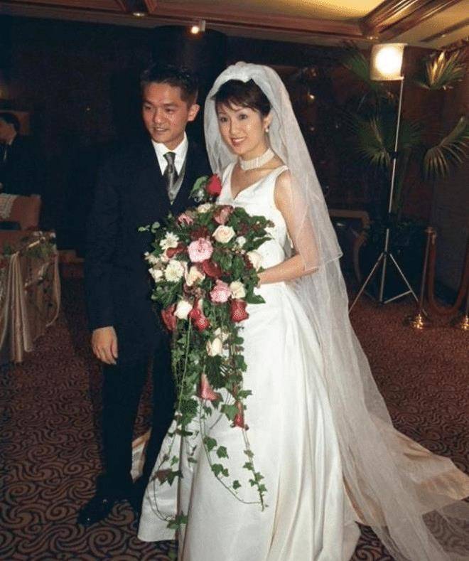 原创48岁何婉盈近照身材苗条气质好曾与魏骏杰相恋今成单亲妈妈